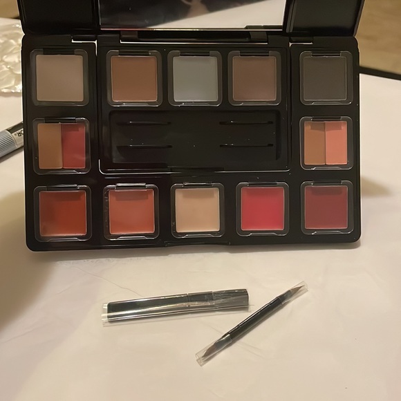 ME makeover essentials - Picture 2 of 4